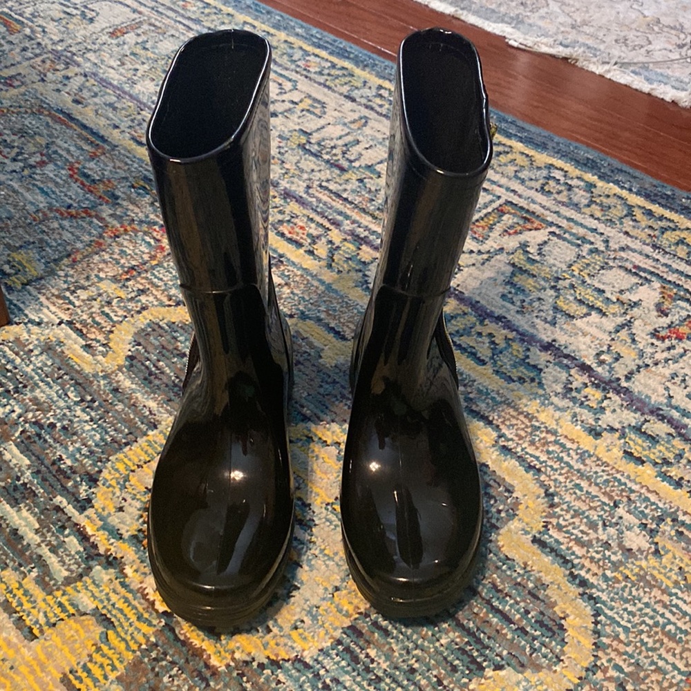 Shiny Black Mid Shin Rain Boots with Gold Zippers - Picture 3 of 5